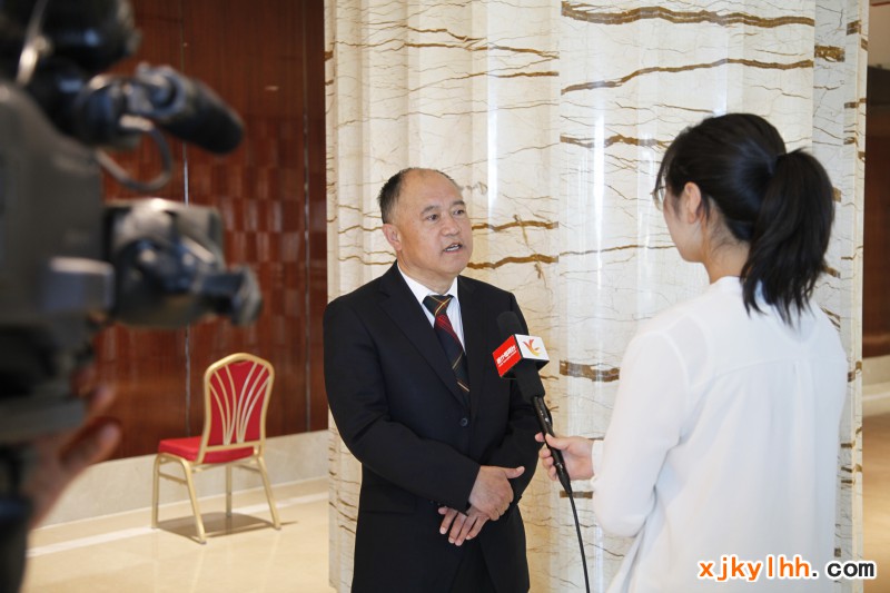 新疆礦業聯合會副會長張志敏接受媒體采訪